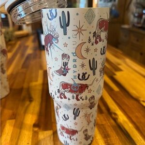 Hydro jug 30 oz  Western Motif Tumbler - Cream and Multicolor